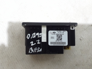 Land Rover Defender II (2019–2026) USB port L8B219E110DD - 2