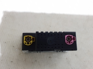 Land Rover Defender II (2019–2026) USB port L8B219E110DD - 4
