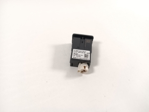 Mercedes Benz EQC N293 (2019–2026) USB-pesa A2478209000 - 2