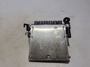 Land Rover Defender II (2019–2026) Engine control unit M8A214C568JC - 2