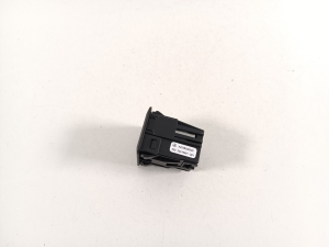 Mercedes Benz EQC N293 (2019–2026) USB-pesa A2538206200 - 3