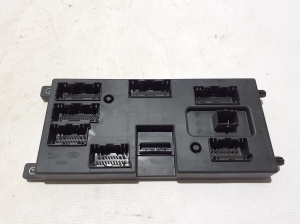 Land Rover Defender II (2019–2026) Komforta bloks M8E214F041BA - 3