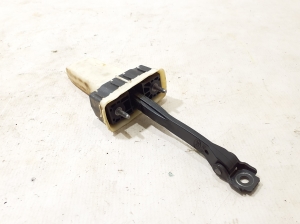   Rear side door opening limiter  - LR131640 