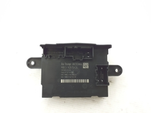 Boîtier de commande des portes arrière - M8E214D619CA