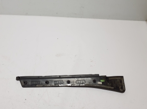 Land Rover Defender II (2019–2026) Rear quarter window outer molding L8B228116A - 3