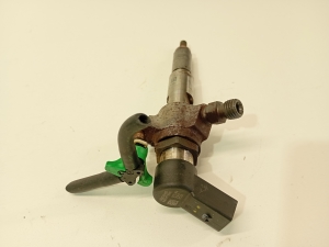 Fuel injector - 50274V05