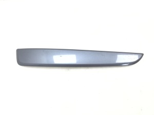 Front bumper trim strip - 13124971