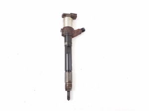   Fuel injector  - 1465A323 
