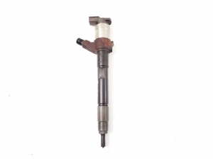 Fuel injector - 1465A323