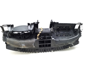 Volkswagen Touareg I (2002–2010) Dashboard and its parts 7L6857003AP - 2