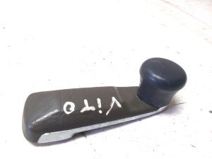 Front door window crank handle - 2017680136