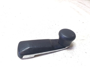 Front door window crank handle - 2017680136