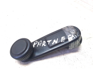 Front door window crank handle - 92538509
