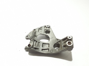 Land Rover Defender II (2019–2026) A/C compressor bracket KPLA19D624AB - 3