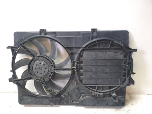 AUDI A4 B8 (2007–2016) Dzesēšanas ventilators un tā daļas 8K0121003L - 2