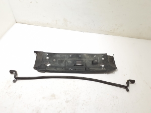 Apdare zem motora pārsega - L8B28A100A