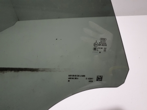   Aizmugurējo sānu durvju stikls  - 4M8845205A 