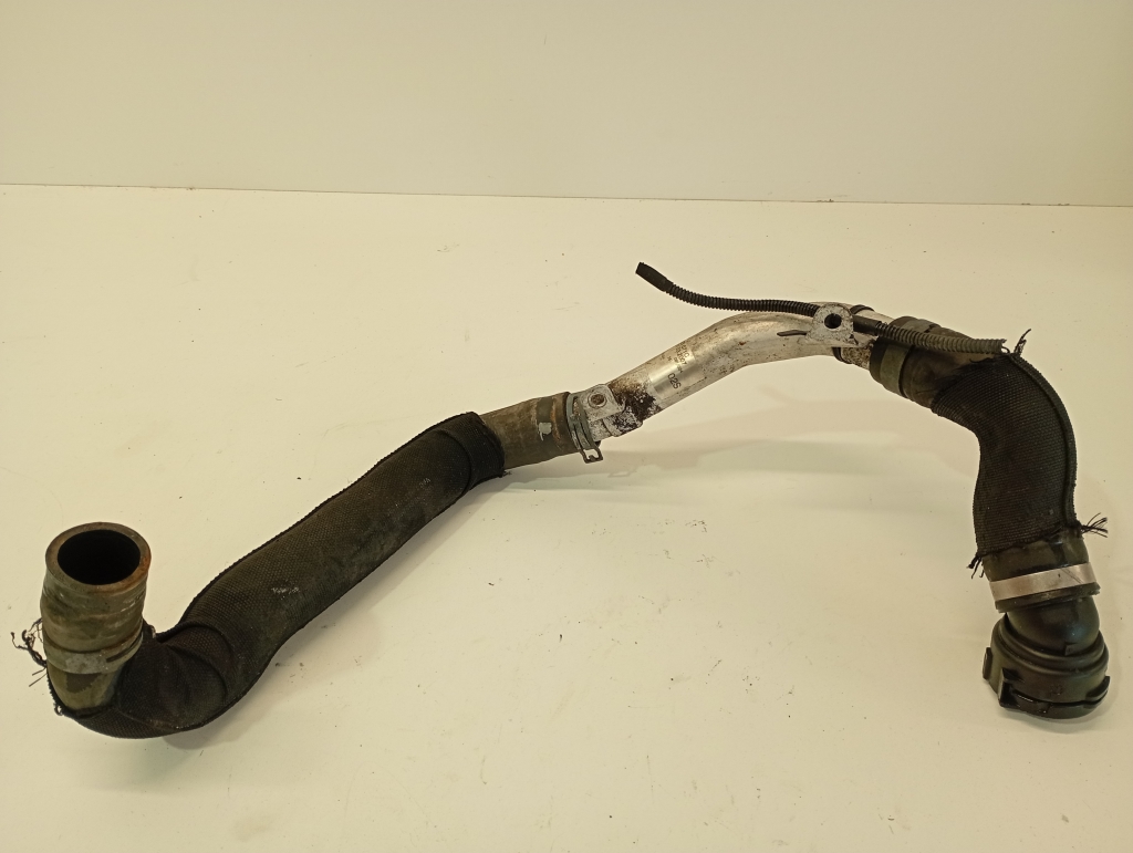 AUDI A4 B8 (2007–2016) Jahutusradiaatori voolik 8k0121071c AUDI A4 B8 (2007–2016) Jahutusradiaatori voolik 8k0121071c