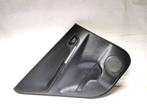 Tagumise külgukse polster ja selle osad - 67614-13110