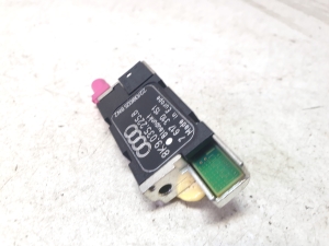 AUDI A4 B8 (2007–2016) Antenna amplifier 8K9035225B - 3