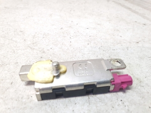 AUDI A4 B8 (2007–2016) Antenna amplifier 8K9035225B - 4