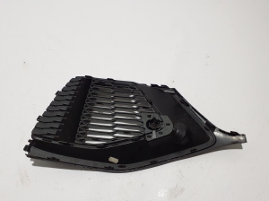 AUDI Q8 (2018–2026) Front bumper lower grille 4M8807681A - 2