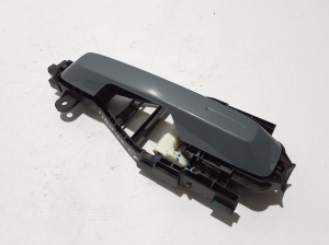 Polestar 2 II (2021–2026) Front door external opening handle and its details - 3