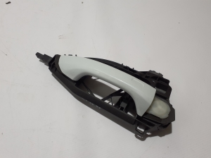 AUDI Q8 (2018–2026) Front door external opening handle and its details - 3