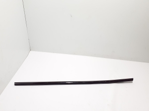   Aizmugurējo sānu durvju stikla ārējā līste  - 4M8838476C 