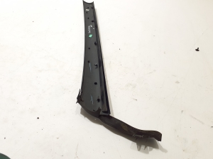 Polestar 2 II (2021–2026) Windshield pillar outer molding 31672585 - 3