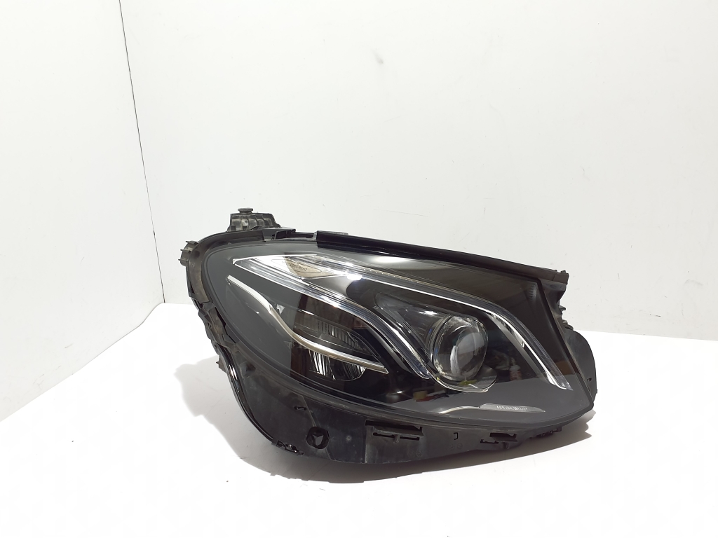 Mercedes Benz E-Class W213 (2017–2026) Esituli A2139064804 Mercedes Benz E-Class W213 (2017–2026) Esituli A2139064804
