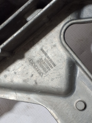 Polestar 2 II (2021–2026) Mootori kinnitus 31686305 - 2