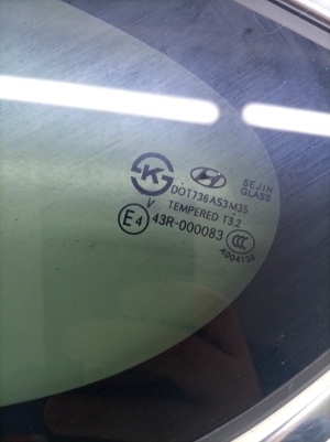 Hyundai Santa Fe (2012–2018) Tagumine küljeklaas (kere) 878102W010 - 2