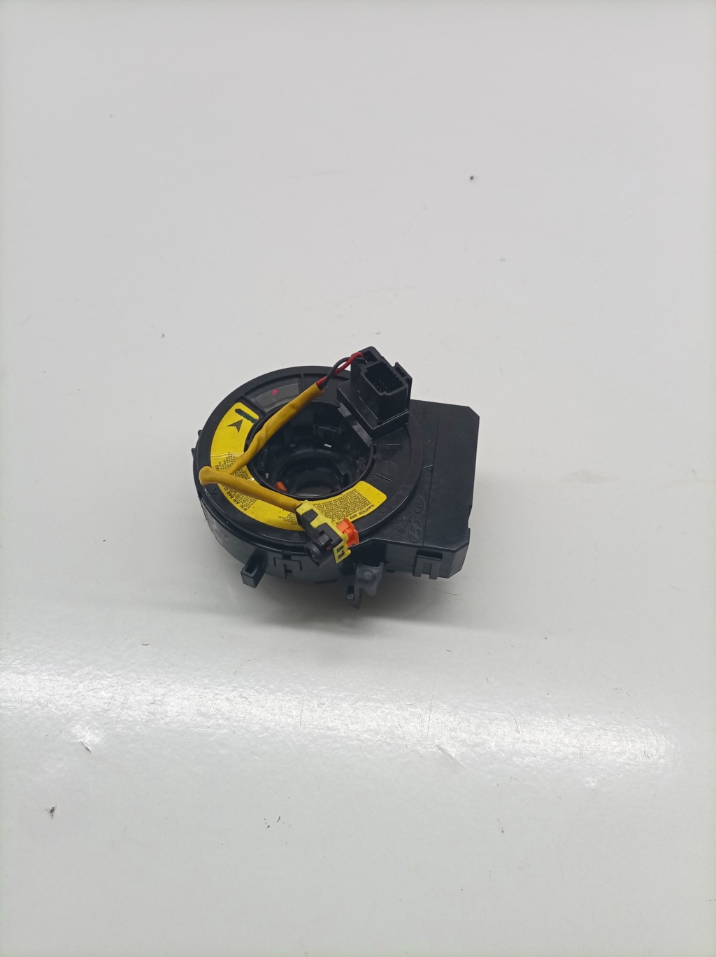 Hyundai Santa Fe (2012–2018) Stūres kontaktgredzens 934902W110 Hyundai Santa Fe (2012–2018) Stūres kontaktgredzens 934902W110