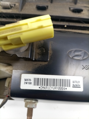 Hyundai Santa Fe (2012–2018) Ceļgalu drošības spilvens 569702W100 - 3