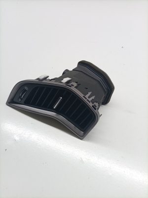 Hyundai Santa Fe (2012–2018) Dashboard air vent grilles 974102W000 - 3