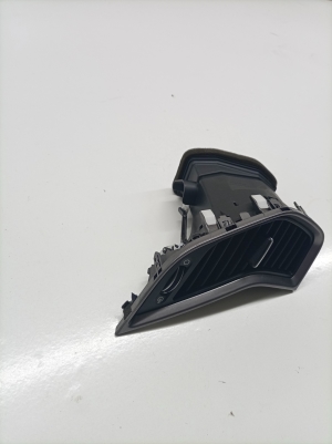 Hyundai Santa Fe (2012–2018) Dashboard air vent grilles 974102W000 - 4