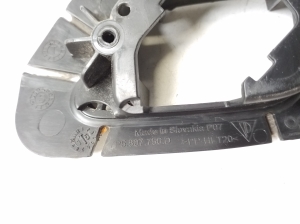 Porsche Cayenne (2010–2017) Halter Scheinwerferwaschdüse 7P5807756D - 3