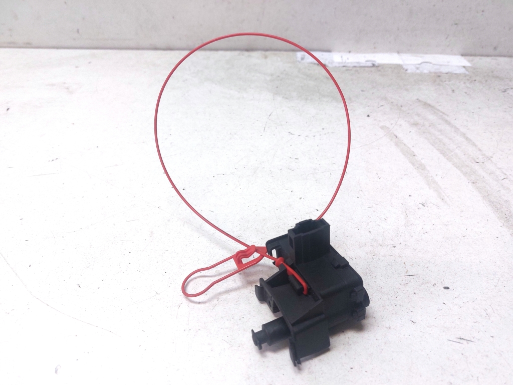AUDI A4 B8 (2007–2016) Verschluss des Tankdeckels 8K0862153C AUDI A4 B8 (2007–2016) Verschluss des Tankdeckels 8K0862153C