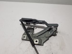 Polestar 2 II (2021–2026) Hood hinge 31108731 - 2