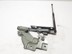 Polestar 2 II (2021–2026) Hood hinge 31108731 - 3