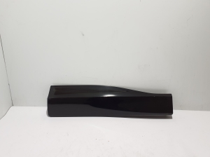 Rear side door molding - LJ8BR25335BAW