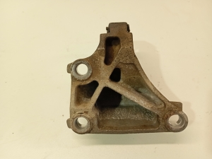 Opel Vivaro B (2014–2019) Eesmise veovõlli vahelaager 397743031r - 5