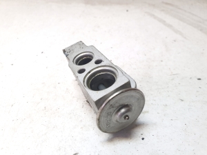 AUDI A4 B8 (2007–2016) Konditsioneeri vooliku ventiil 7995002 - 4