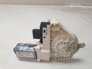 AUDI A4 B8 (2007–2016) Front door window regulator motor 8K0959802 - 3
