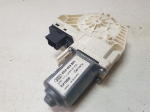 AUDI A4 B8 (2007–2016) Front door window regulator motor 8K0959802 - 4