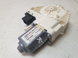 AUDI A4 B8 (2007–2016) Rear side door window regulator motor 8K0959812 - 4