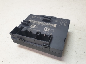 Boîtier de commande des portes arrière - 8K0959794