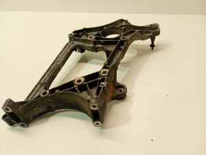 Mercedes Benz C-Class 204 (2007–2014) Generaatori kinnitus A6512011109 - 3