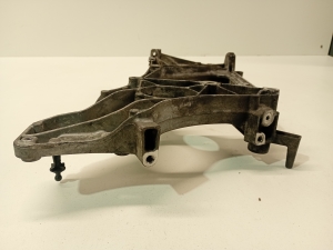 Mercedes Benz C-Class 204 (2007–2014) Generaatori kinnitus A6512011109 - 4